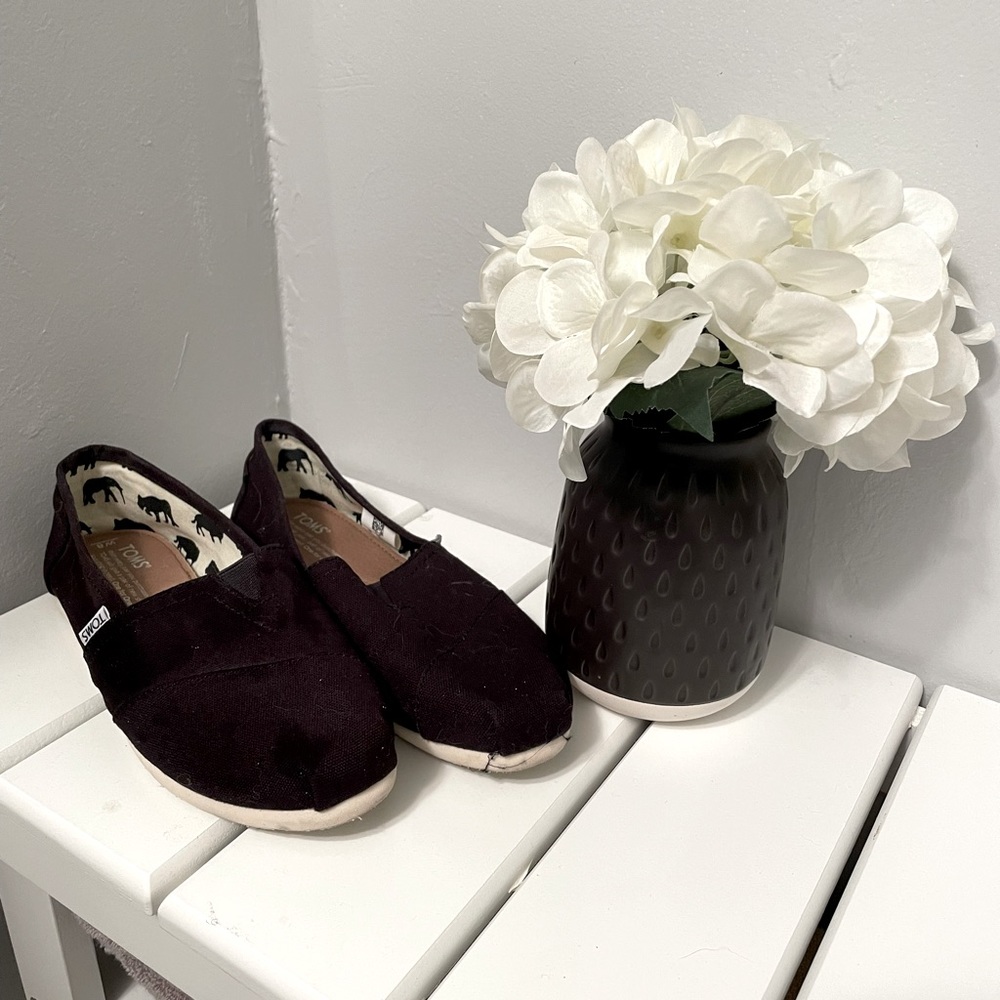 TOMS Size 8